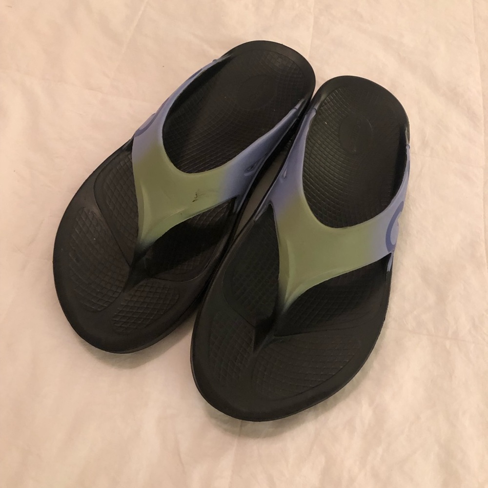 Oofos sandals, GUC